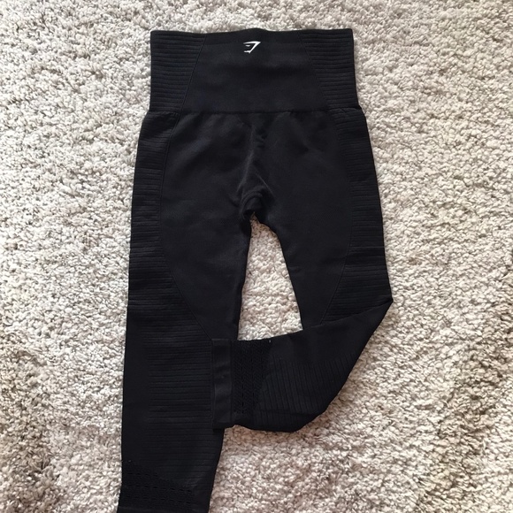 Gymshark Cropped Athletic Pants - Picture 2 of 3